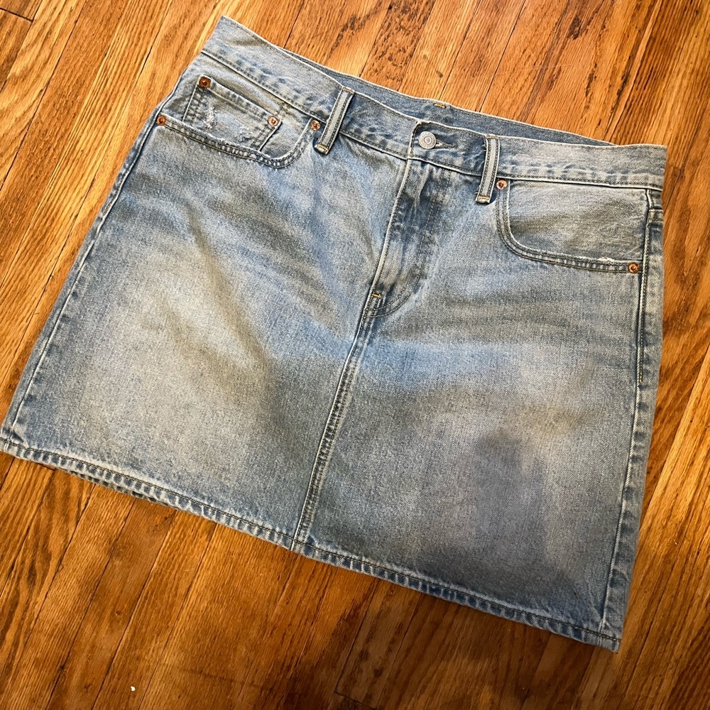 LEVI’s denim skirt